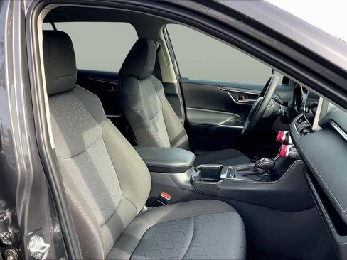 Used 2025 Toyota RAV4 XLE image 9