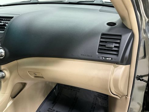 Used 2012 Toyota Highlander 4WD w/ Tech Pkg image 17