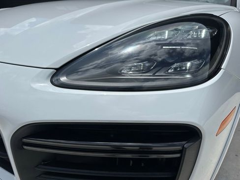 Certified 2019 Porsche Cayenne Turbo AWD/4WD image 12