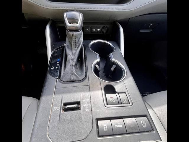 Used 2021 Toyota Highlander XLE FWD image 19