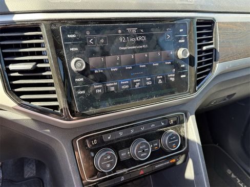 Used 2023 Volkswagen Atlas SE w/ Panoramic Sunroof Package image 18