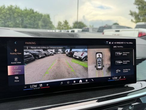 Used 2024 BMW X7 xDrive40i w/ M Sport Package AWD/4WD image 29