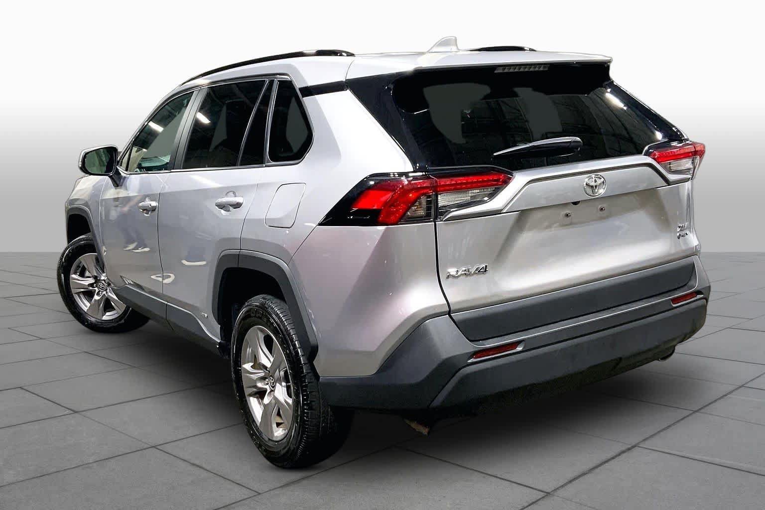 Used 2025 Toyota RAV4 XLE AWD/4WD image 12