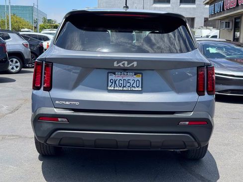 Used 2023 Kia Sorento LX FWD image 12