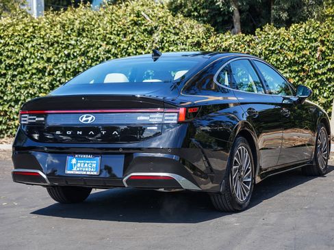 Used 2025 Hyundai Sonata Limited FWD image 6
