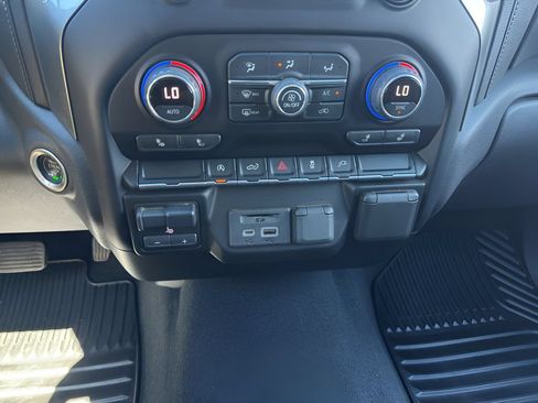 Used 2020 Chevrolet Silverado 1500 LTZ AWD/4WD image 25