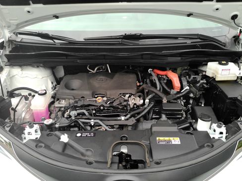 Used 2022 Toyota Sienna XLE AWD/4WD image 4