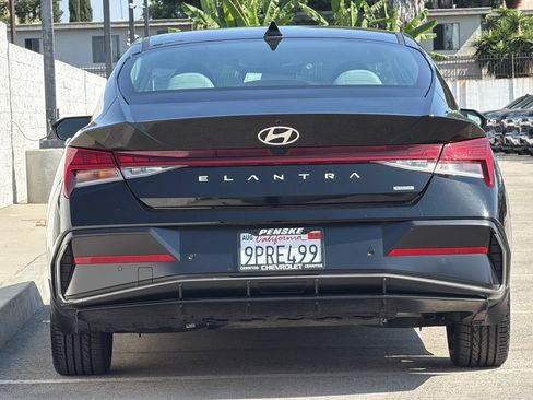 Used 2024 Hyundai Elantra Limited FWD image 5