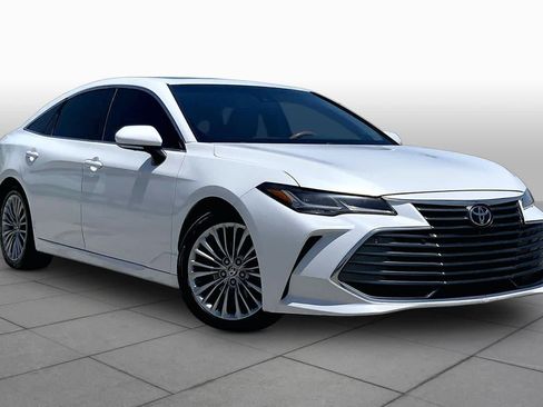 Used 2022 Toyota Avalon Limited w/ Advanced Safety Package FWD image 3