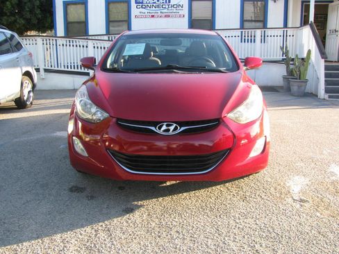 Used 2013 Hyundai Elantra GLS w/ Preferred Pkg image 3