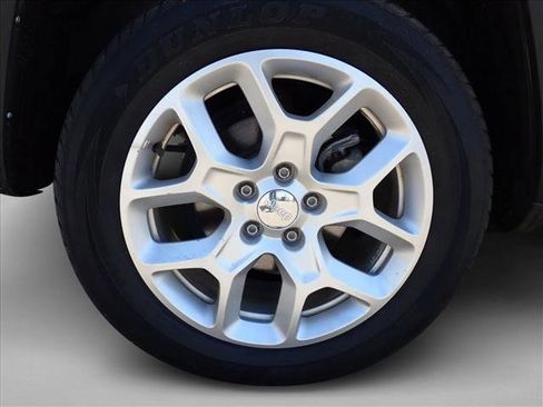 Used 2015 Jeep Renegade Latitude AWD/4WD image 7