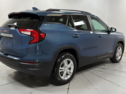 Used 2024 GMC Terrain SLE w/ Driver Convenience Package image 5
