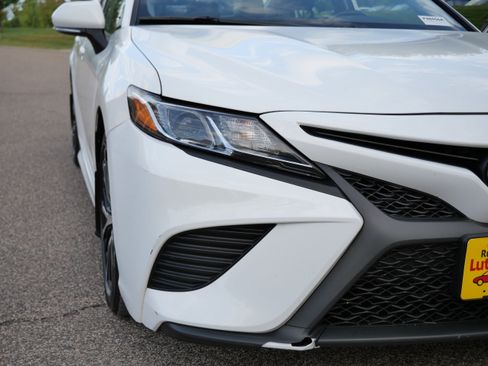 Certified 2020 Toyota Camry SE w/ Cold Weather Package AWD/4WD image 17