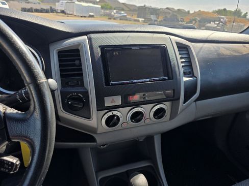 Used 2011 Toyota Tacoma 4x4 Double Cab w/ TRD Sport Pkg w/JBL Audio image 13