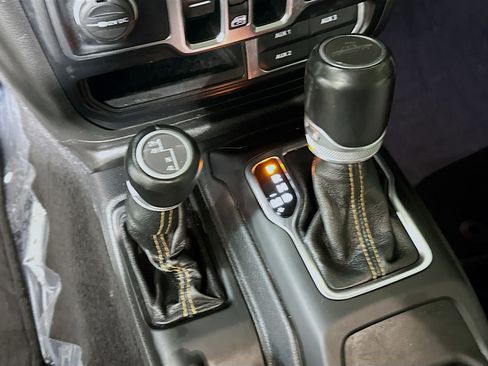 Used 2022 Jeep Gladiator Overland AWD/4WD image 21