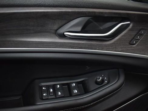 New 2025 Jeep Grand Cherokee Limited w/ Black Appearance Package AWD/4WD image 13