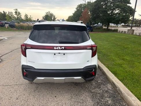Used 2025 Kia Seltos EX AWD/4WD image 12