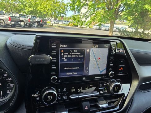 Used 2021 Toyota Highlander Limited AWD/4WD image 23