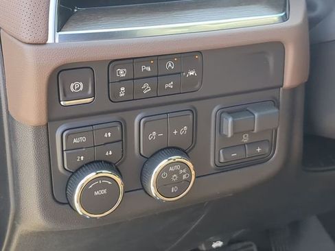 New 2026 Chevrolet Suburban High Country w/ Sun And Tow Package AWD/4WD image 25
