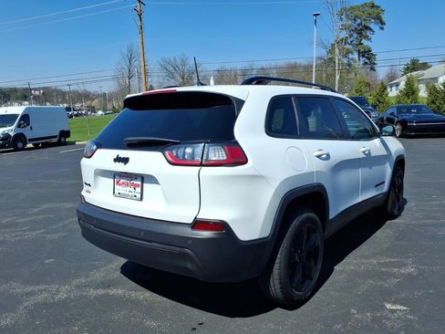 Used 2021 Jeep Cherokee Latitude Plus AWD/4WD image 5