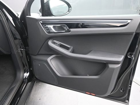 New 2026 Porsche Macan image 12