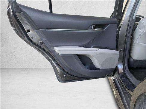 Used 2021 Toyota Camry SE FWD image 20