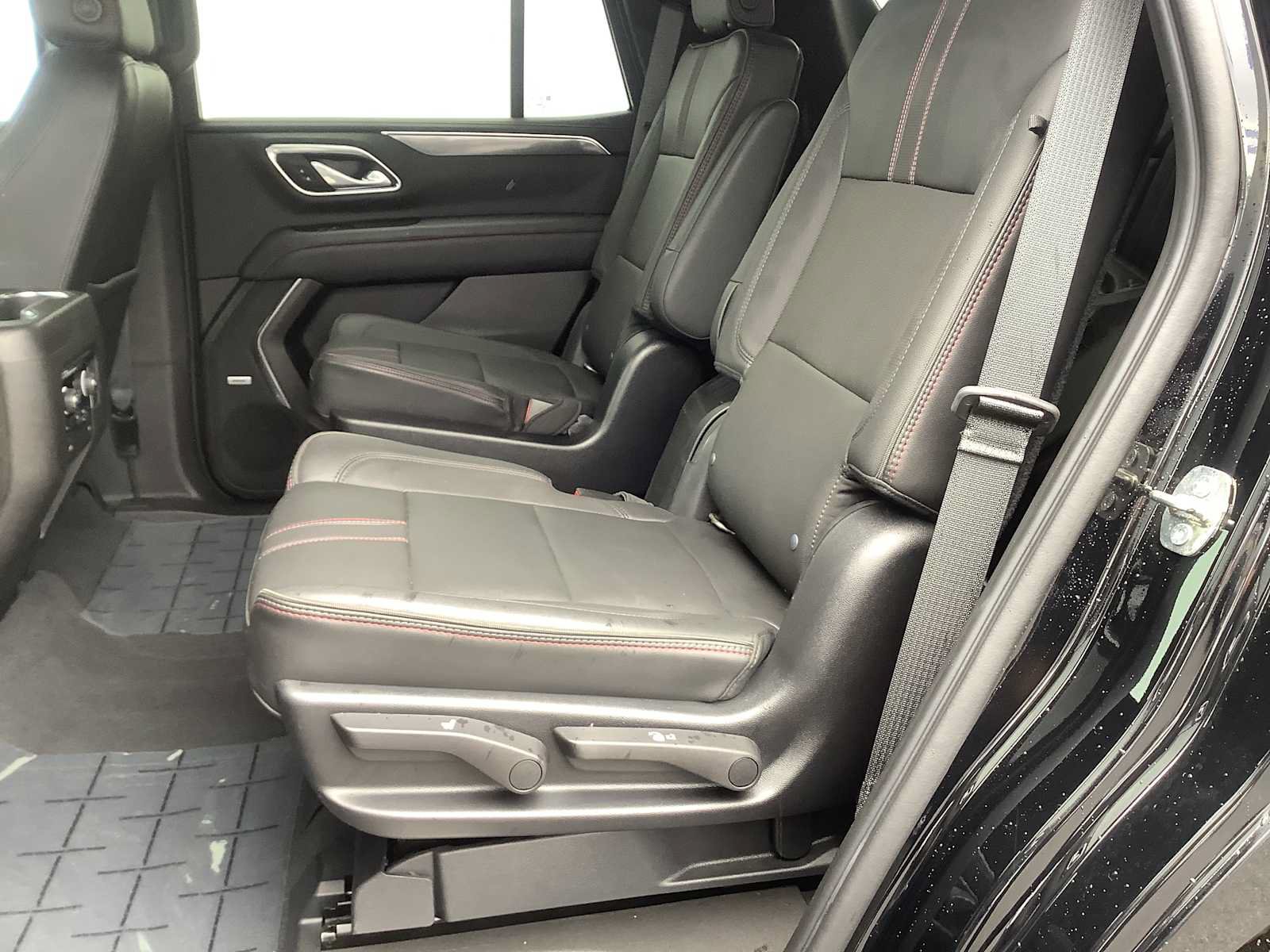 Used 2021 Chevrolet Tahoe RST w/ Luxury Package AWD/4WD image 13