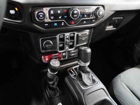 Used 2024 Jeep Wrangler Unlimited AWD/4WD image 26