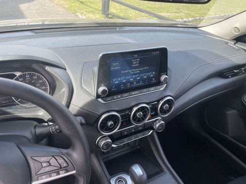 Used 2025 Nissan Sentra SV image 17