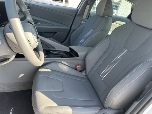 Used 2024 Hyundai Elantra SEL FWD image 11