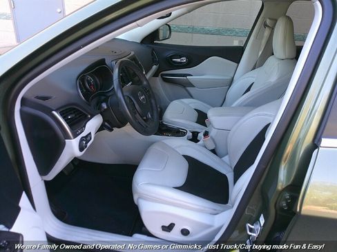 Used 2021 Jeep Cherokee Latitude Plus image 15