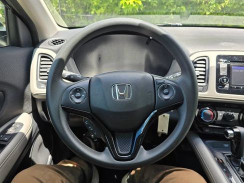 Used 2021 Honda HR-V LX image 21