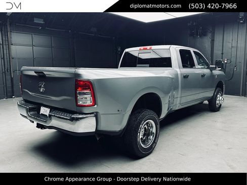 Used 2024 RAM 3500 Tradesman w/ Chrome Appearance Group AWD/4WD image 7