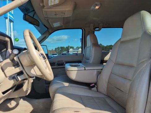 Used 2010 Ford F250 Lariat image 13