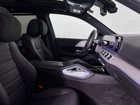 New 2026 Mercedes-Benz GLS 580 4MATIC image 6