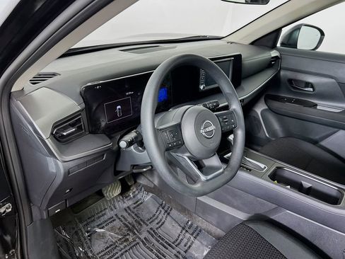 Used 2025 Nissan Kicks S image 8