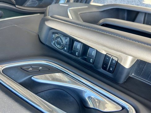 Used 2023 Chevrolet Suburban Premier image 6