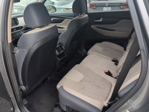 Used 2019 Hyundai Santa Fe SE image 12