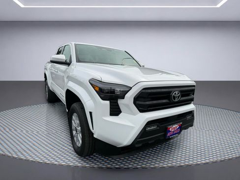 Used 2024 Toyota Tacoma SR5 AWD/4WD image 13