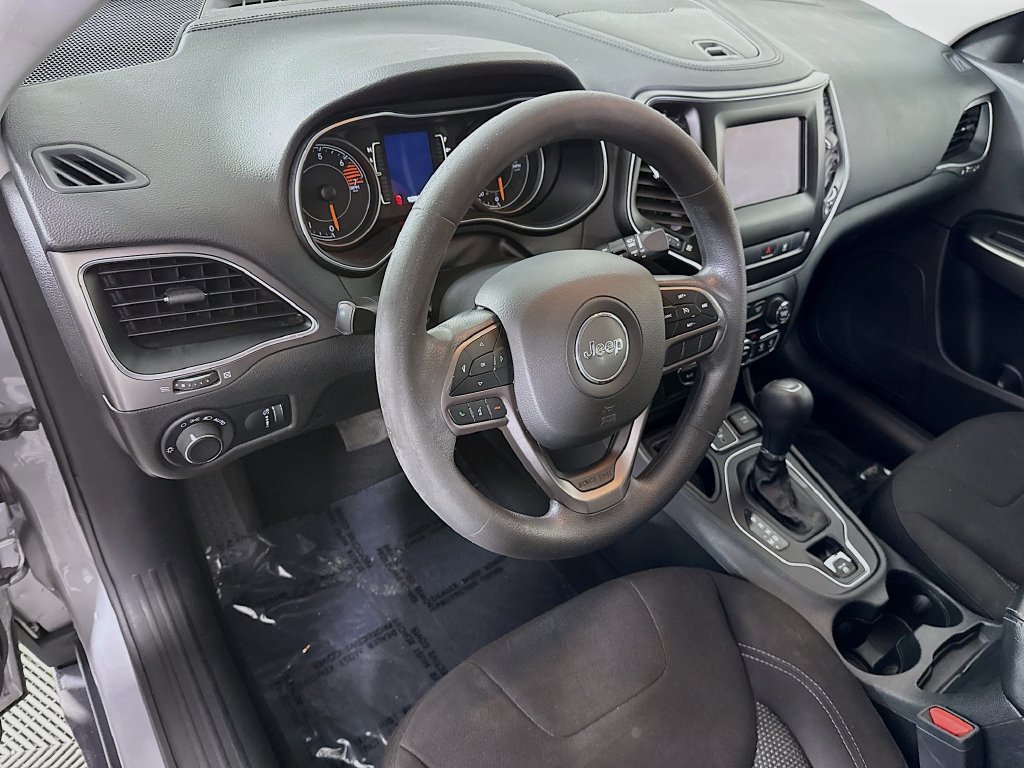Used 2021 Jeep Cherokee Latitude FWD image 17