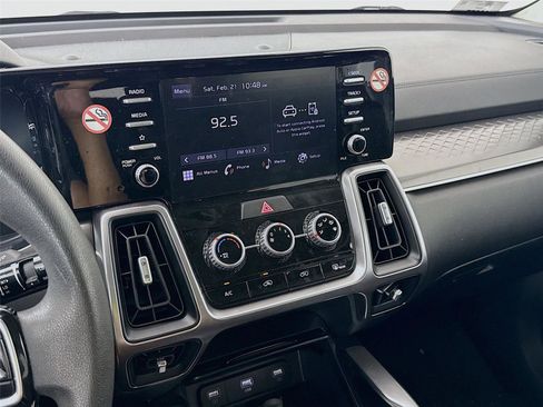 Used 2023 Kia Sorento LX image 7