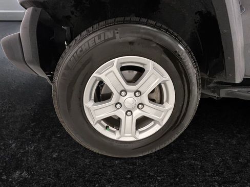 Used 2022 Jeep Wrangler Sport S image 27