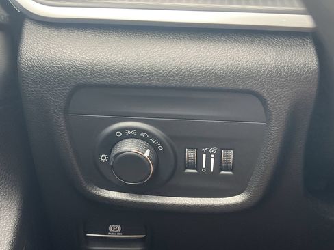 Used 2024 Jeep Grand Cherokee Altitude AWD/4WD image 11