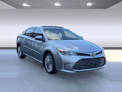 Used 2018 Toyota Avalon Limited image 7