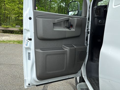 Used 2024 Chevrolet Express 2500 w/ Driver Convenience Package RWD image 12