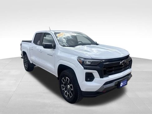 Used 2024 Chevrolet Colorado Z71 w/ Z71 Convenience Package 2 AWD/4WD image 5