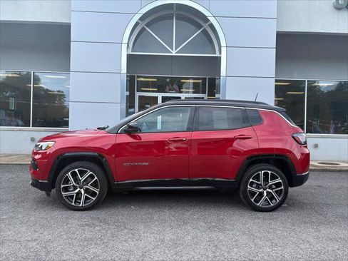 Certified 2025 Jeep Compass Limited w/ Elite Group AWD/4WD image 2