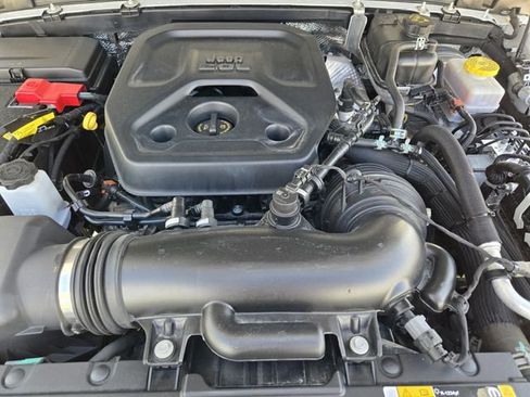 Certified 2025 Jeep Wrangler Sahara w/ Technology Group image 32