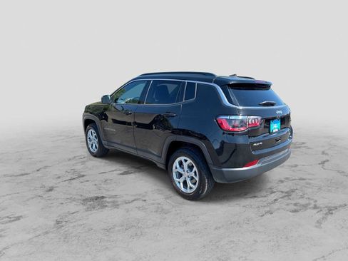 Used 2024 Jeep Compass Latitude AWD/4WD image 6