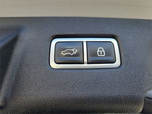 Used 2023 Kia Sorento SX Prestige image 11